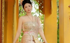 三个男人躁我一个爽公交车上